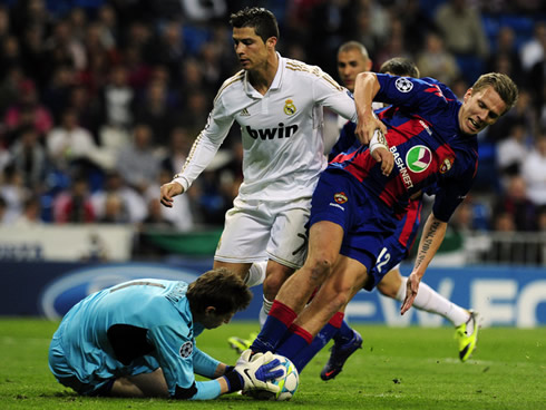 Cristiano Ronaldo gets sandwiched by two Russian players