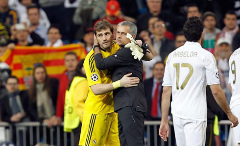 Iker Casillas and José Mourinho hugging each other at Real Madrid