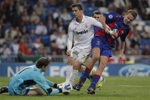 Cristiano Ronaldo clashing with a defender and CSKA goalkeeper