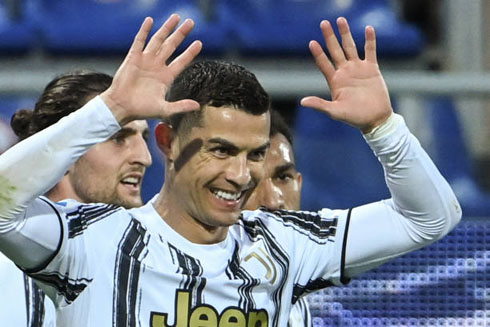 Cristiano Ronaldo scores a hat-trick in Cagliari 1-3 Juventus