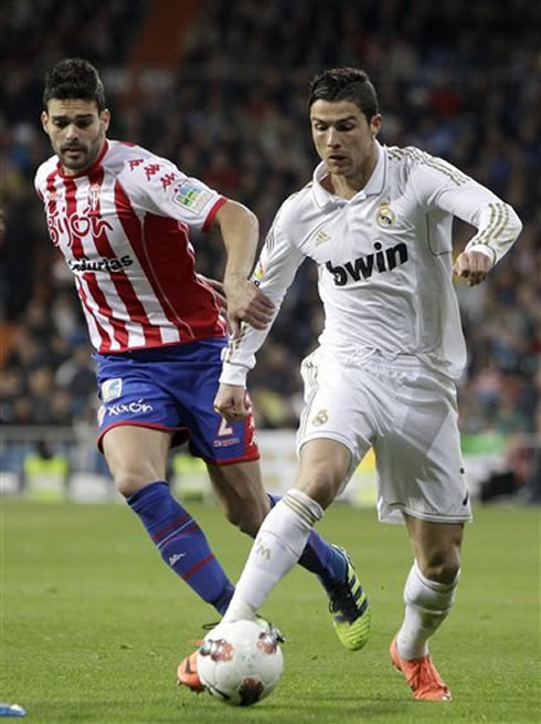 Cristiano Ronaldo changing direction with the ball on his feet in Real Madrid vs Sporting Gijon for La Liga 2012