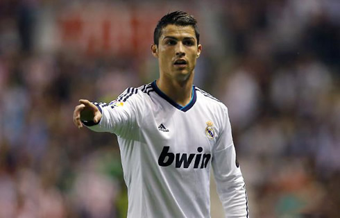 Cristiano Ronaldo pointing straight ahead with his finger, in Athletic Bilbao vs Real Madrid in 2013