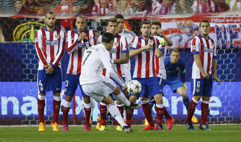 Cristiano Ronaldo free-kick attempt in Atletico Madrid 0-0 Real Madrid