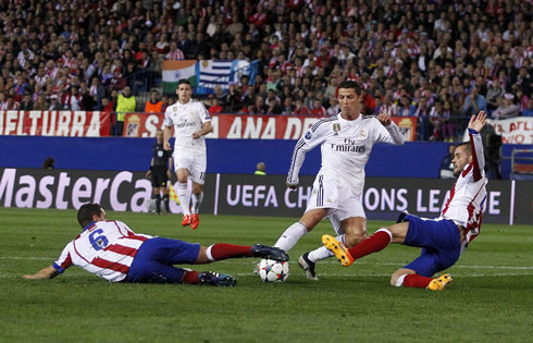 Cristiano Ronaldo forcing two defenders to go down in Atletico Madrid vs Real Madrid