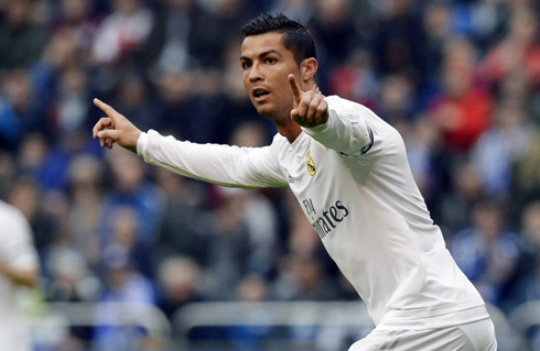 Cristiano Ronaldo scores against Deportivo, in La Liga last round of the season