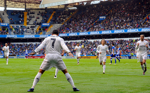 Cristiano Ronaldo does his jump and landing celebration, in Deportivo 0-2 Real Madrid, in 2016