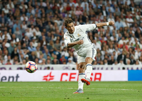 Cristiano Ronaldo scoring against Sevilla in Real Madrid 4-1 win at the Bernabéu