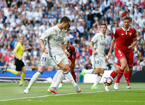Cristiano Ronaldo taps in to score another goal for Real Madrid
