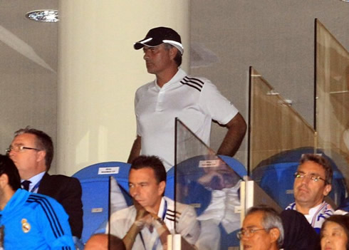 José Mourinho in the crowd, in the match Real Madrid vs Dinamo Zagreb, due to UEFA's sanction