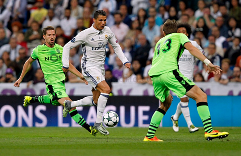 Cristiano Ronaldo leading the attack in Real Madrid vs Sporting for the UCL in 2016-17