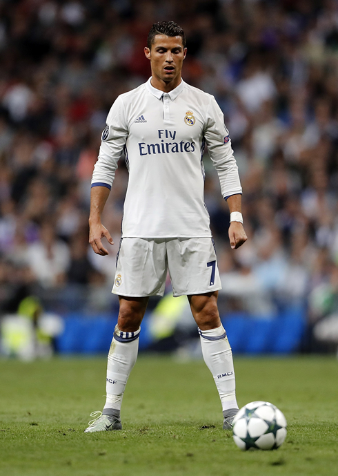 Cristiano Ronaldo free-kick pose in a game for Real Madrid in the 2016 Champions League