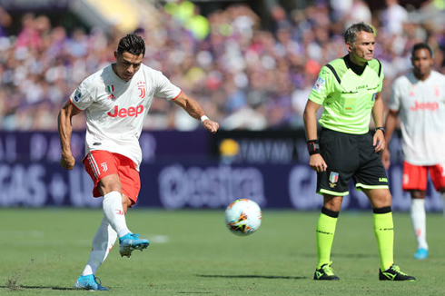 Cristiano Ronaldo shooting technique in Fiorentina 0-0 Juventus for the Serie A