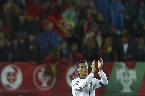 Cristiano Ronaldo thanking the Portuguese fans at the Algarve Stadium
