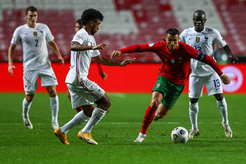 Cristiano Ronaldo trying to escape the marking of several French players