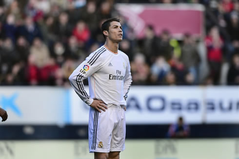 Cristiano Ronaldo looking to the sky, with his hands on his waist