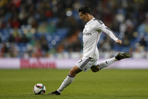 Cristiano Ronaldo stance before striking a football
