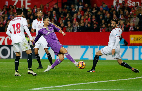 Cristiano Ronaldo stretching to make contact with the ball