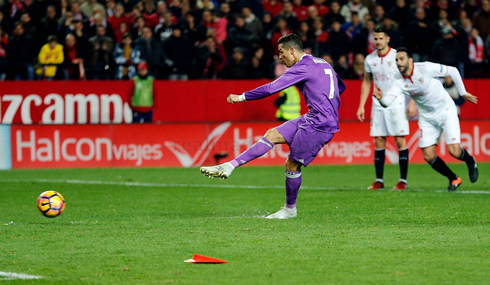 Cristiano Ronaldo convering his penalty-kick in Sevilla vs Real Madrid for La Liga in 2017