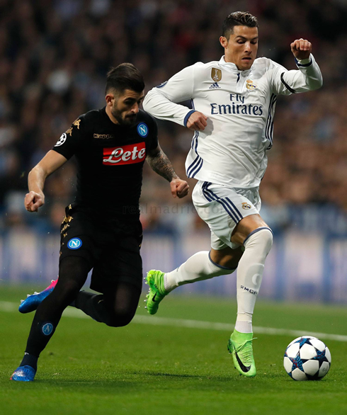 Cristiano Ronaldo moving the ball forward in a Champions League game against Napoli