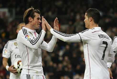 Cristiano Ronaldo congratulates Gareth Bale for his goal in Real Madrid vs Levante