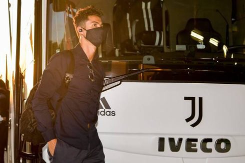 Cristiano Ronaldo wearing a Covid-19 mask and walking in front of Juventus bus