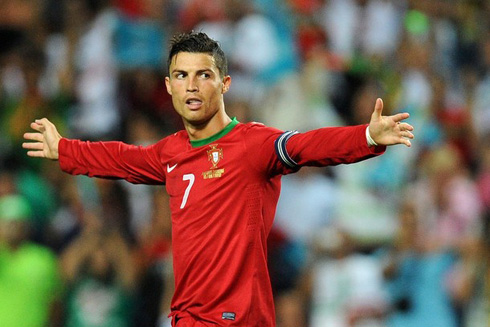 Cristiano Ronaldo scores the second goal of Portugal against Panama and opens his arms to celebrate it, in 2012