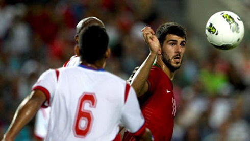 Nélson Oliveira playing for Portugal, in August 2012-2013
