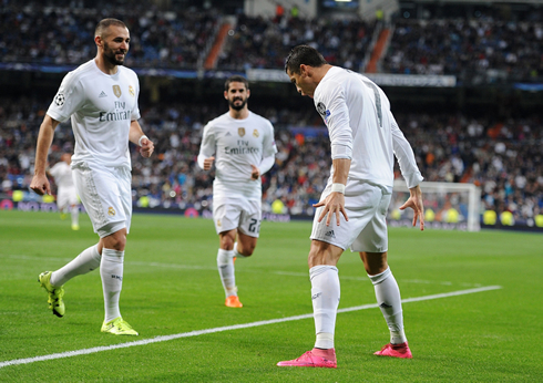 Cristiano Ronaldo celebrates his hat-trick against Shakhtar Donetsk at the Santiago Bernabéu