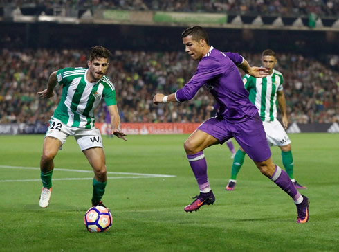 Cristiano Ronaldo taking on a defender near the edge of the box in Betis vs Real Madrid