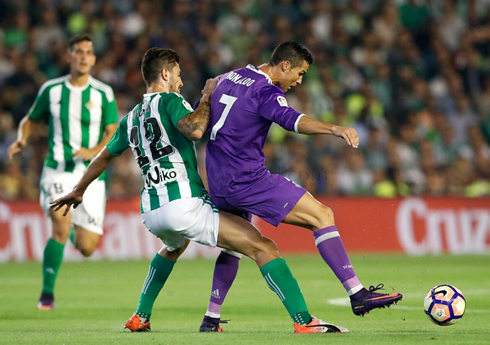 Cristiano Ronaldo gets fouled from behind, in Betis vs Real Madrid