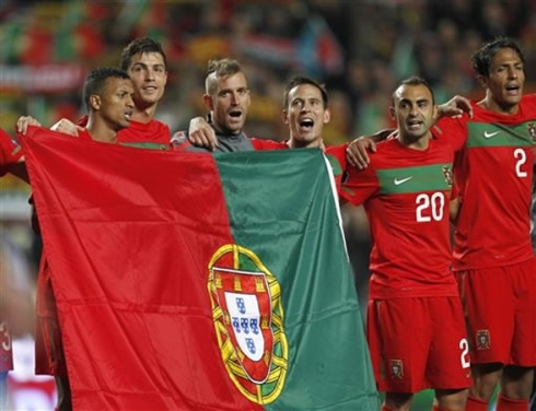 Nani, Cristiano Ronaldo, Raúl Meireles, João Pereira, Carlos Martins and Bruno Alves chanting the Portuguese hymn after the match against Bosnia-Herzegovina that ended with a 6-2 on the scoreline