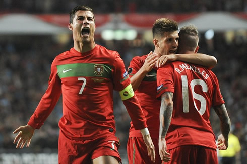 Cristiano Ronaldo screaming with joy, while Miguel Veloso hugs Raúl Meireles