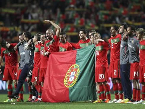 The Portuguese National Team chanting the Portuguese hymn with the crowd, after the game between Portugal and Bosnia-Herzegovina, in the 'Estádio da Luz', in Lisbon