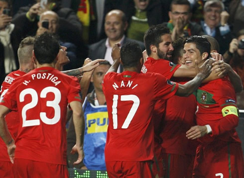 Cristiano Ronaldo hugging his Portuguese National Team friends, Nani, Moutinho, Postiga and Raúl Meireles
