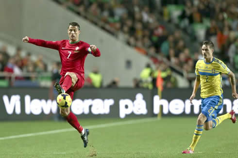 Cristiano Ronaldo controls a ball in Portugal 1-0 Sweden, at the Estádio da Luz