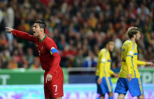 Cristiano Ronaldo showing off a leader and army commander attitude on the pitch