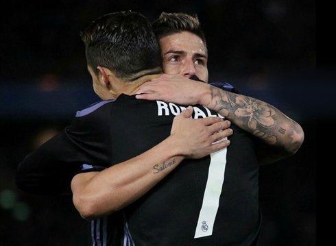 James Rodríguez hugging Cristiano Ronaldo in Japan, in December of 2016