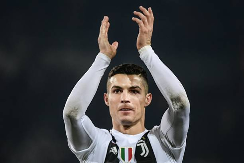 Cristiano Ronaldo thanking Juventus fans after a Serie A game for Juventus