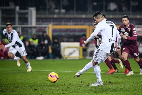 Cristiano Ronaldo scores Juventus winning goal in Torino 0-1 Juventus