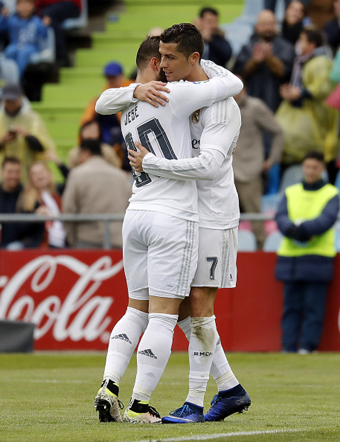 Cristiano Ronaldo hugging Jesé and thanking him for the assist