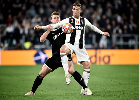 Cristiano Ronaldo vs Matthijs de Ligt in the Champions League in 2019