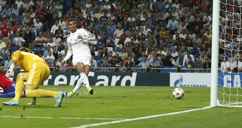 Cristiano Ronaldo scoring his first Champions League goal in 2014-15