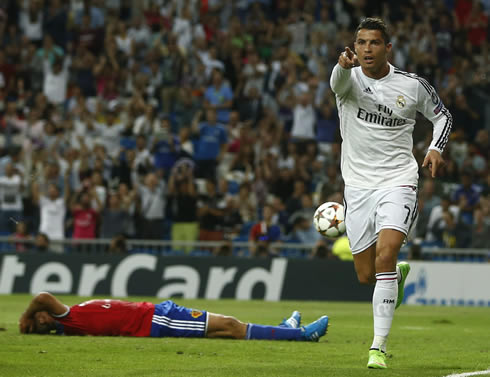 Cristiano Ronaldo dedicating his goal to Gareth Bale, after the Welshman assist