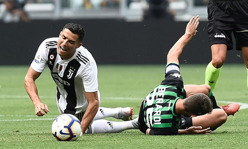 Cristiano Ronaldo brought down in Juventus vs Sassuolo