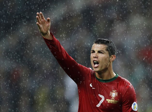 Cristiano Ronaldo raising his arm and complaining about something, in Portugal match for the 2014 World Cup qualifiers, against Northern Ireland