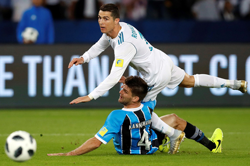 Cristiano Ronaldo getting tackled in Real Madrid vs Gremio