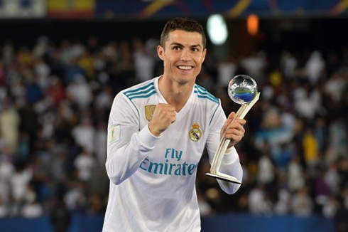 Cristiano Ronaldo holding the FIFA Club World Cup trophy in 2017