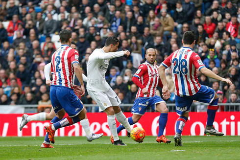 Cristiano Ronaldo first goal of 2016, in Real Madrid 5-1 win against Sporting Gijón