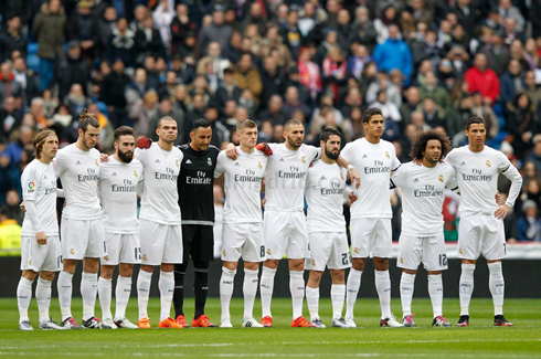Real Madrid players lined-up to respect a minute of silence