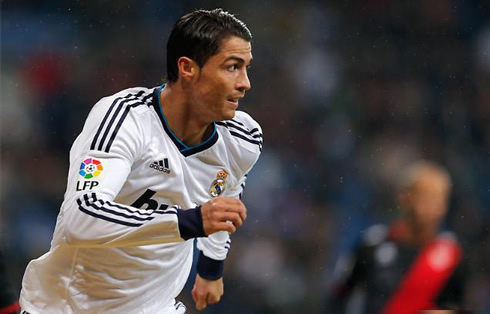 Cristiano Ronaldo running away from his marking to meet a cross, in Real Madrid vs Rayo Vallecano, for La Liga 2013